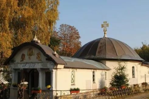 Волонтери з Repair Together безкоштовно демонтують &ldquo;церкву-МАФ&rdquo; біля Десятинної церкви