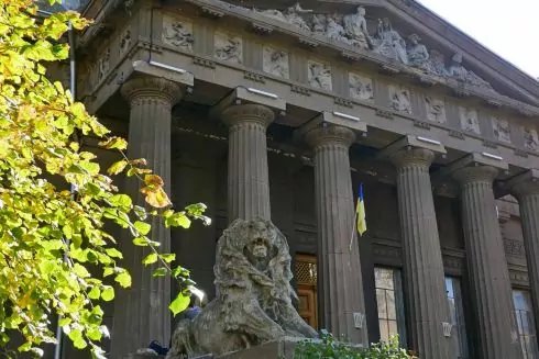 NAMU приостановил работу из-за обвала портика