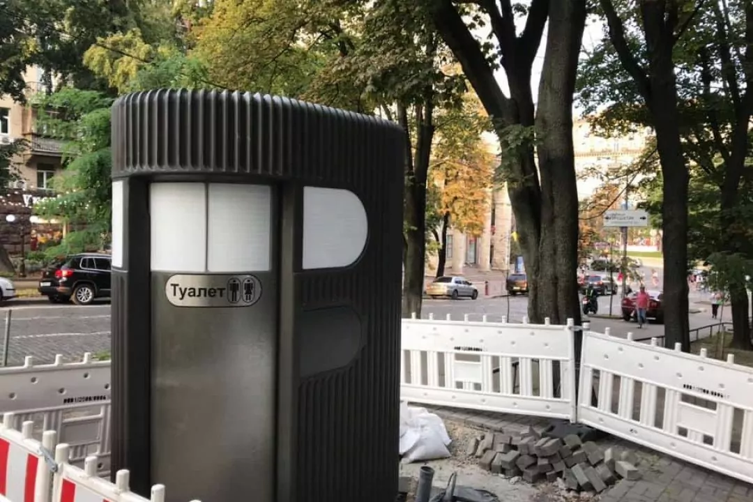 Возле Крещатика устанавливают модульный туалет. Где еще такие появятся в городе