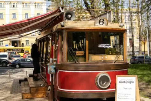 У трамваї в парку Шевченка запрацював буфет пиріжкової &ldquo;Тітка Клара&rdquo;