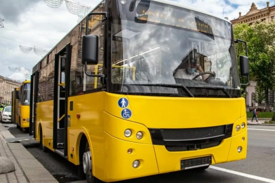 В Киеве запустили три новых автобусных маршрута и один троллейбусный