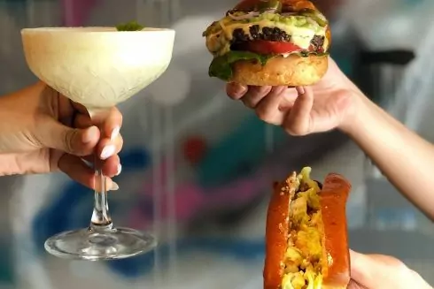 На Крещатике открыли Dogz&Burgerz от Дмитрия Борисова