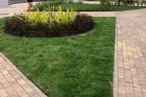 На місці знесених МАФів на Оболоні облаштували сквер: який він має вигляд (оновлено)