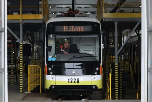 Львів отримав 10 низькопідлогових трамваїв від Європейського інвестбанку