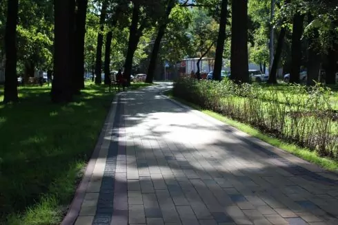 В Соломенском районе открыли сквер &laquo;Дубовый гай&raquo;