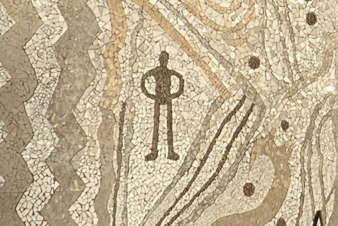 Велику сучасну мозаїку за мотивами трипільської культури відкрили на фасаді ТЦ на Київщині