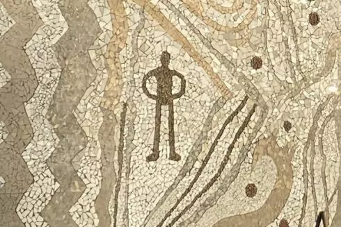 Велику сучасну мозаїку за мотивами трипільської культури відкрили на фасаді ТЦ на Київщині