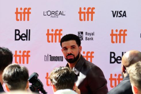 Репера Drake звинувачують у накручуванні прослуховувань пісень за гроші від реклами онлайн-казино