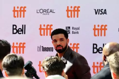 Репера Drake звинувачують у накручуванні прослуховувань пісень за гроші від реклами онлайн-казино