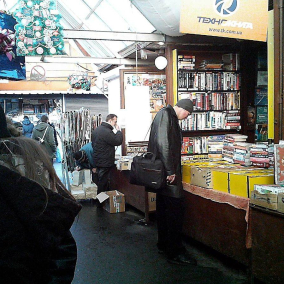 Книжковий ринок «Петрівка» хочуть знести. Активісти виступили проти