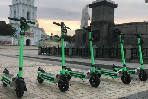 Kiwi снизил цены на прокат электросамокатов в Киеве
