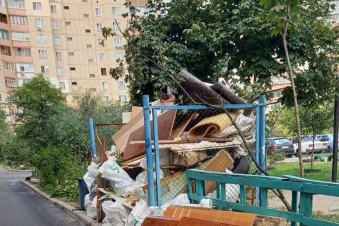 Куди повідомляти про великогабаритне сміття біля будинків: киян просять залишати заявки