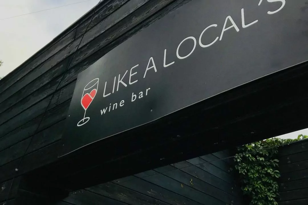 Бар Like a local's зачиняється назавжди та наостанок влаштовує розпродаж українських вин