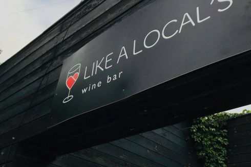 Бар Like a local's зачиняється назавжди та наостанок влаштовує розпродаж українських вин