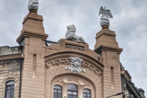 В Одесі відновили фігури лева й орлів на фасаді історичного будинку: фото