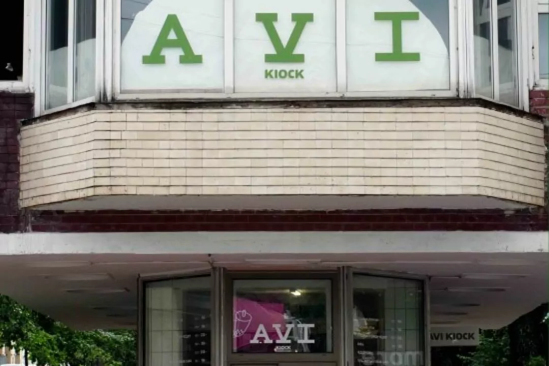 Біля Львівської площі запрацював Avi Kiosk із шаурмою від Алекса Купера