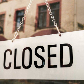 У Львові та Одесі закривають всі установи, крім продуктових магазинів, аптек і заправок