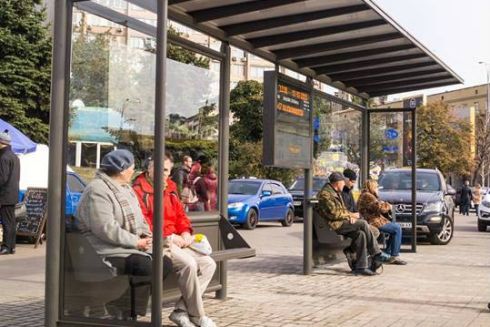 В Киеве появились остановки с Wi-Fi и USB-зарядками для мобильных