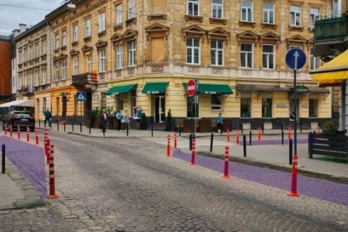 У центрі Львова встановили делініатори для зниження швидкості на вулицях
