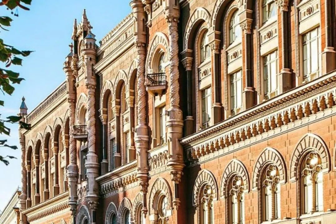 Фасад Нацбанку на Інститутській відремонтують за понад мільйон гривень