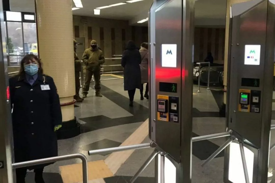 У київському метро обмежили вхід на деякі станції: список