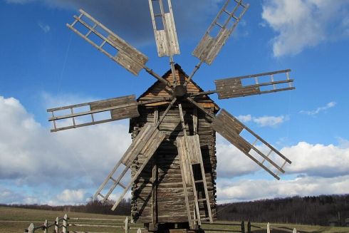 Прокуратура викрила осіб, які намагалися заволодіти землею музею в Пирогові