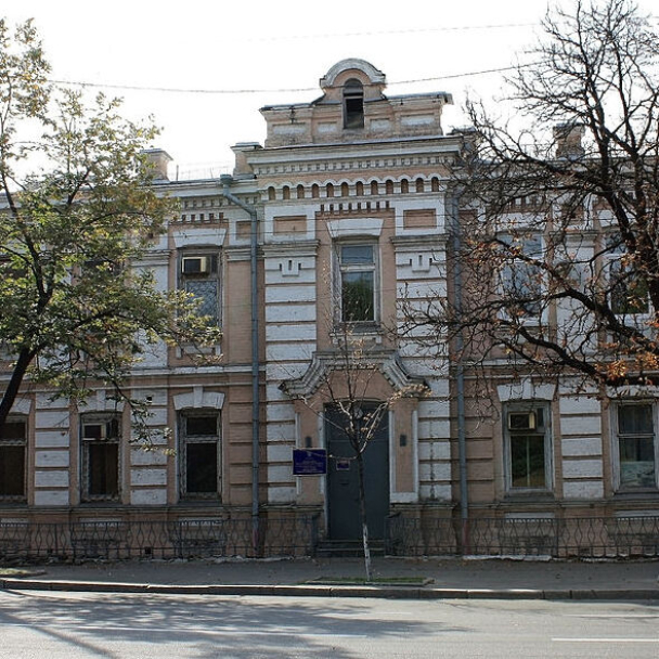 Будівлю колишньої Лук’янівської поліцейської дільниці 1902 року почали зашивати мінеральною ватою