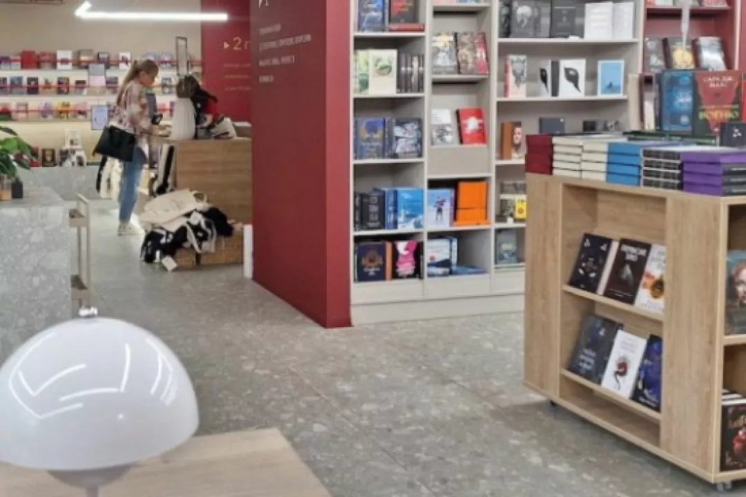 "Книгарню Є" на Оболоні відкрили на місці казино: як вона виглядає