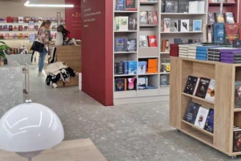 "Книгарню Є" на Оболоні відкрили на місці казино: як вона виглядає