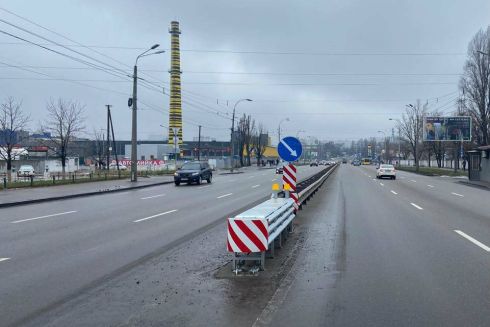 Біля ТРЦ «Караван» встановили демпферну систему, яка може врятувати під час аварії