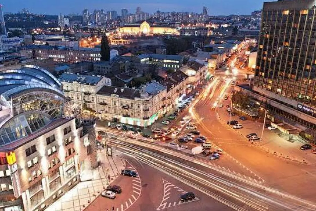 У Києві готуються до реконструкції на площі Перемоги. Кияни можуть долучитися до обговорень