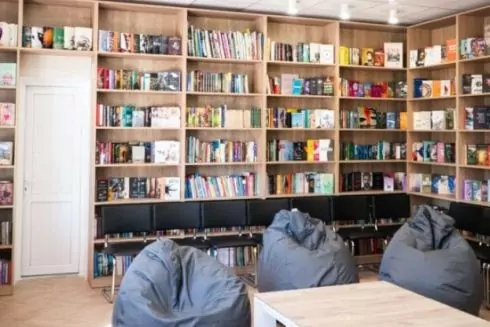 На Київщині відновили пошкоджену росіянами бібліотеку: фото