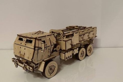 Українці створили дерев&rsquo;яний конструктор HIMARS і зібрали на Kickstarter майже $40 000