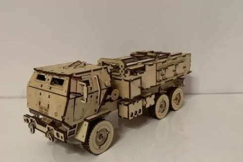 Українці створили дерев&rsquo;яний конструктор HIMARS і зібрали на Kickstarter майже $40 000