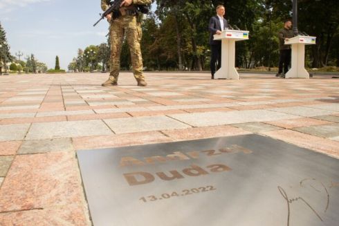 Фото. На площади Конституции в Киеве открыли Аллею смелости