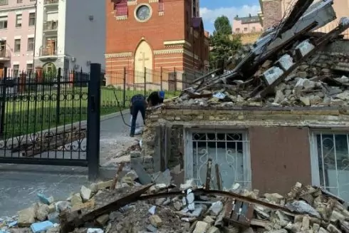 Залишки садиби Зеленських почали розбирати попри заборону суду