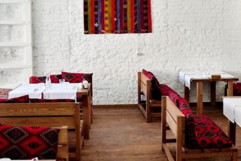 На Подолі відкрили четверте кафе кримськотатарської кухні Musafir