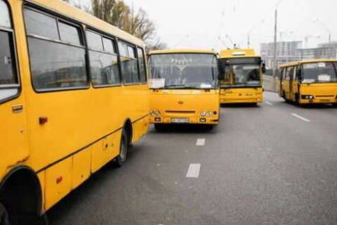 В Киеве могут запретить работу общественного транспорта из-за очередей и толпы