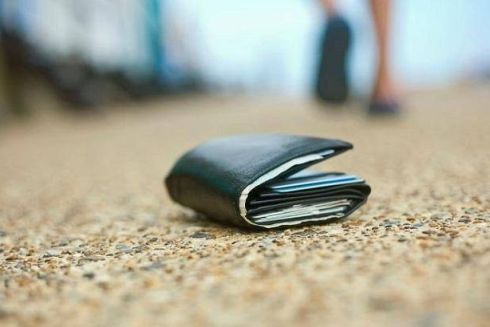 Експеримент: блогер розкидав містами України 50 гаманців. Ось що вийшло