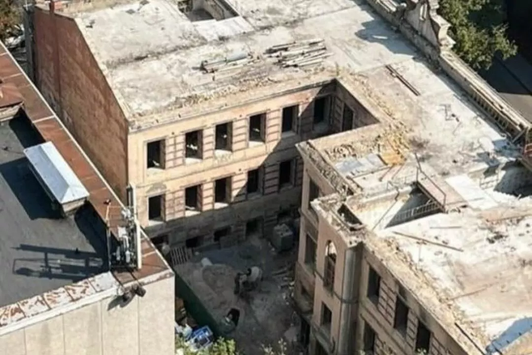 На Січових Стрільців повністю зняли дах з історичного будинку поліцейської дільниці 1901 року
