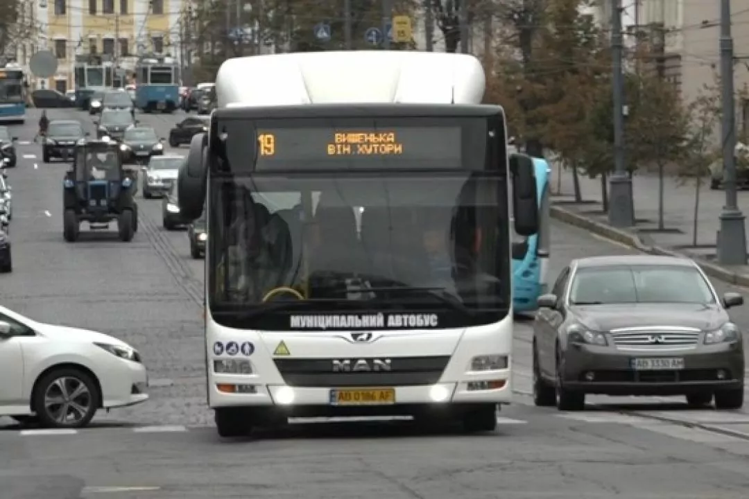 У Вінниці вийшли на маршрут екологічні автобуси, незалежні від блекаутів: фото