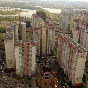 Киевсовет разорвал договор с застройщиком Осокорков. Он хотел построить 40 многоэтажек