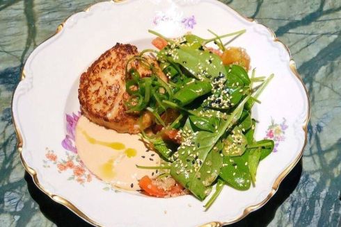 Перловка с креветками и паштет с вишнями: на Арт-заводе Платформа открыли бистро французской кухни Nisha