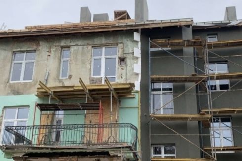 Відновлювати будинки після обстрілу продовжують у Львові: збитків більше мільярда гривень