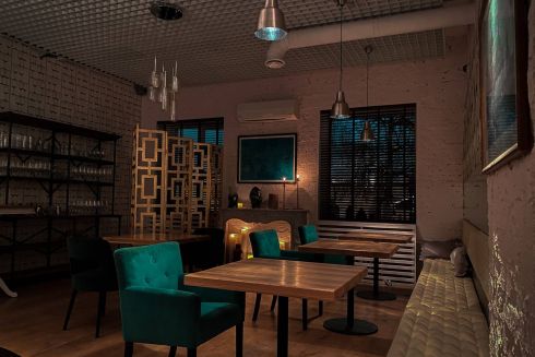 На Володимирській відкрився спікізі-бар М69 з авторськими коктейлями