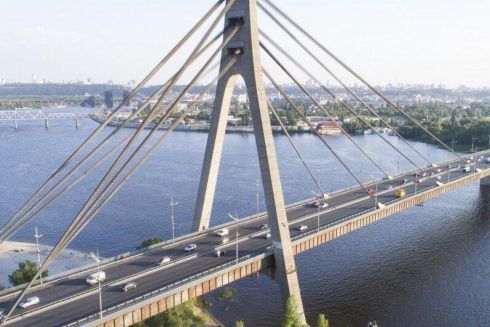 Кияни закликають відремонтувати велодоріжки на Північному мосту