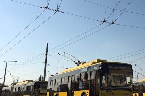 Кияни просять, щоб громадський трнаспорт працював до останнього рейсу метро