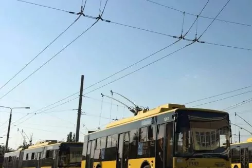 Кияни просять, щоб громадський трнаспорт працював до останнього рейсу метро