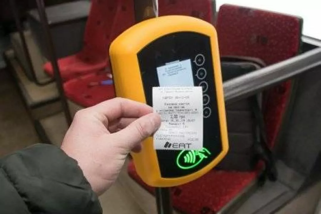 В Івано-Франківську ввели безготівкову оплату в транспорті