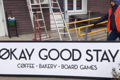 75 незаконних вивісок і банерів демонтували на Оболоні